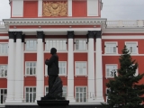 russland-barnaul-lenin-stierkaempfer